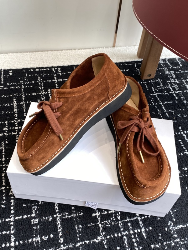 Faro lace-up in suede calfskin