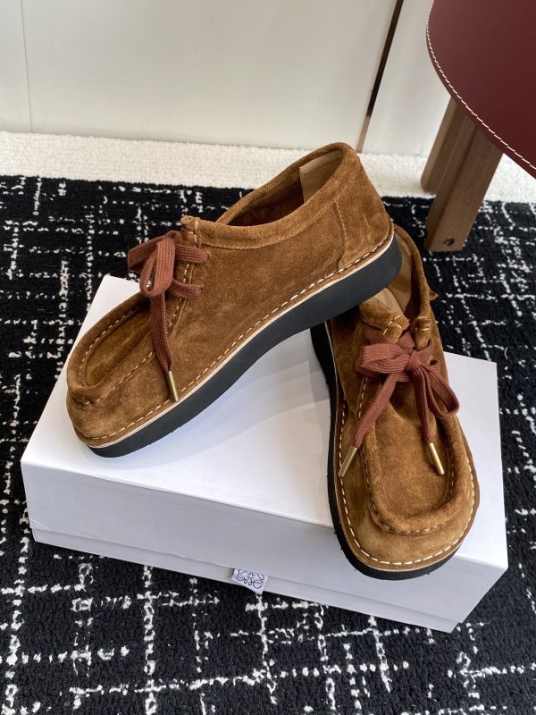 Faro lace-up in suede calfskin