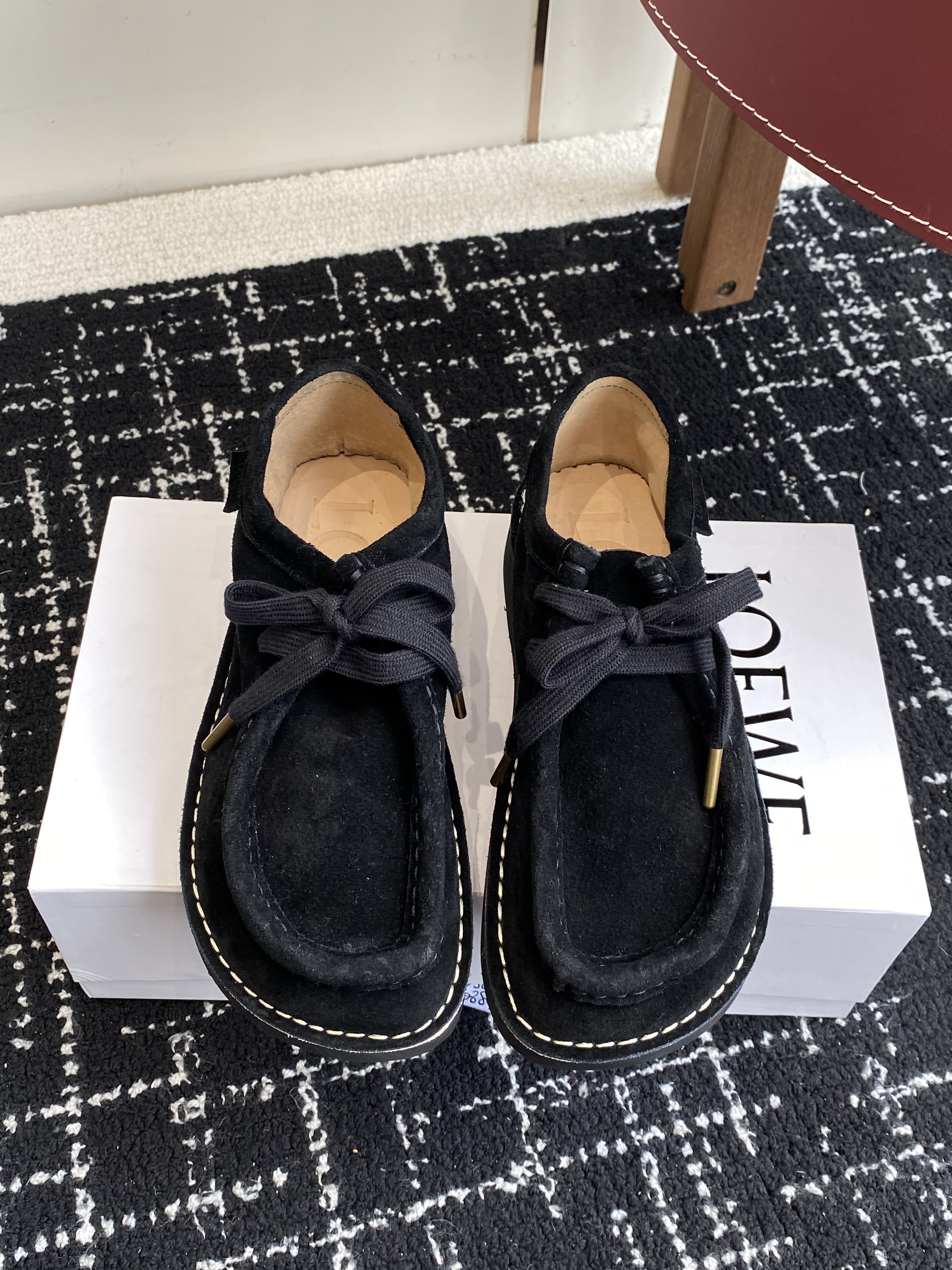 Faro lace-up in suede calfskin