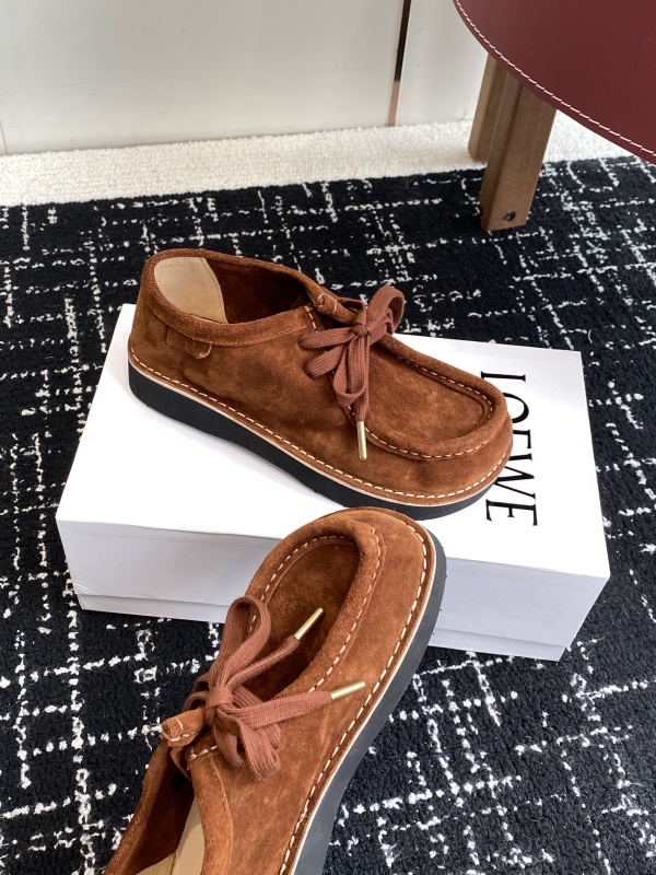 Faro lace-up in suede calfskin