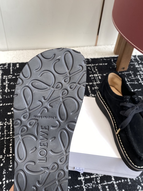 Faro lace-up in suede calfskin