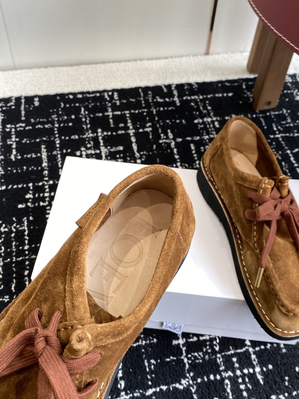 Faro lace-up in suede calfskin