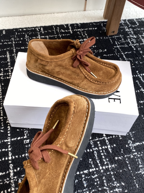 Faro lace-up in suede calfskin