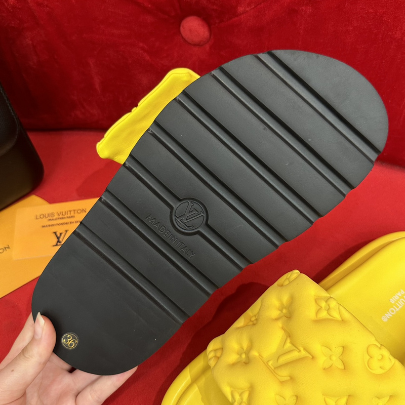 LV POOL PILLOW COMFORT MULE