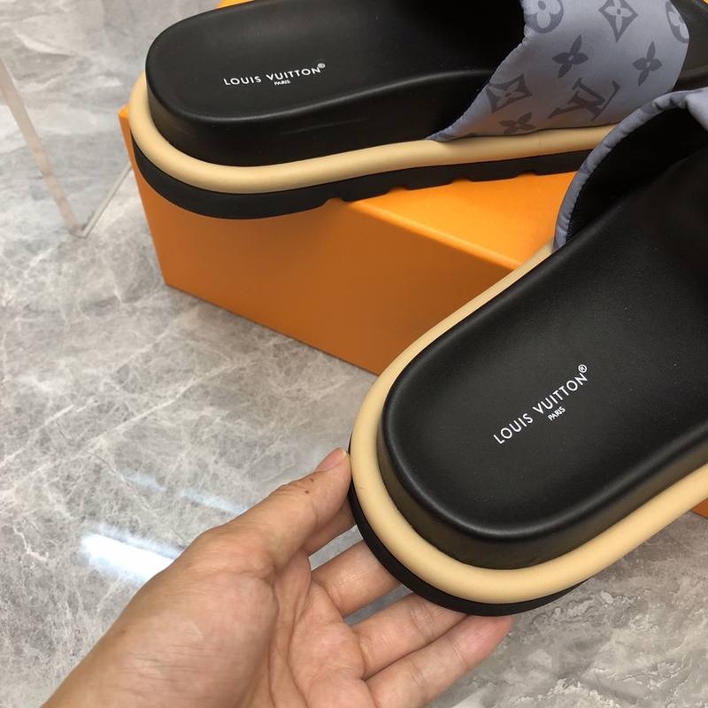 LV POOL PILLOW COMFORT MULE