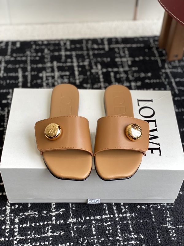Loewe Pebble Slide in Soft Calfskin Brown