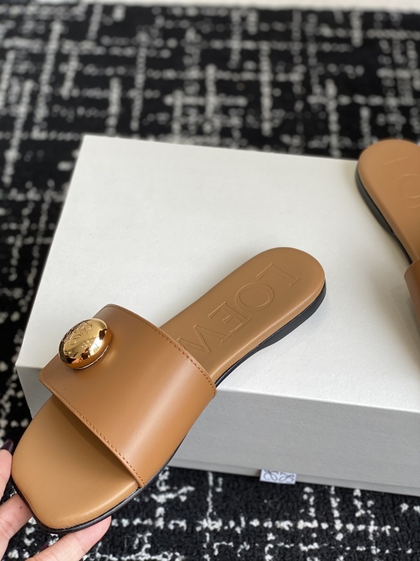 Loewe Pebble Slide in Soft Calfskin Brown